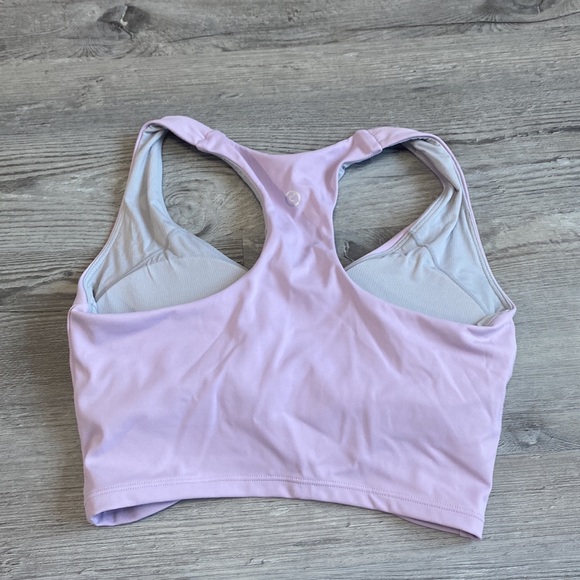 Light purple cropped exercise top with built in bra. - Picture 2 of 4